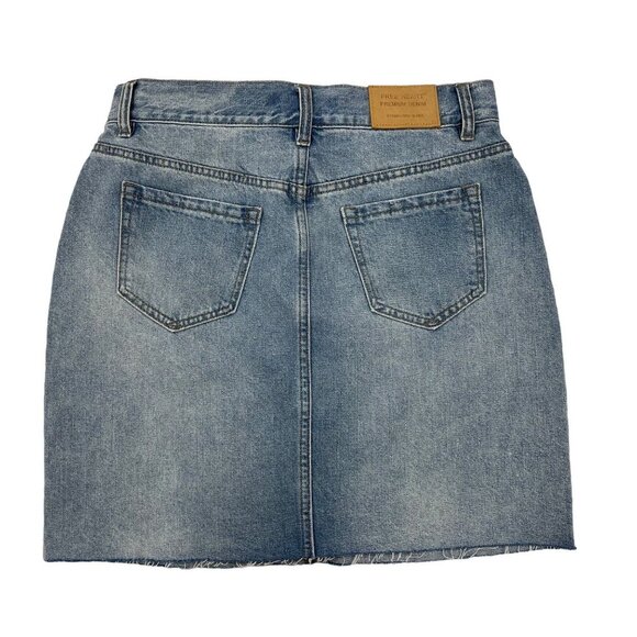 NWT Francesca's Free Heart Light Wash Denim Skirt Medium - Picture 2 of 6